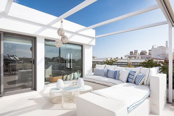 Magnificent Athens Suite | Suite with Private Terrace| Prime Location Close to Beach| 3 Bedrooms | Glyfada