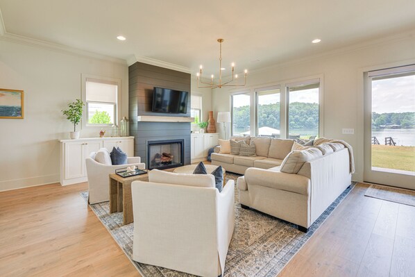 Alexander City Vacation Rental | 4BR | 3.5BA | 2,285 Sq Ft | Small Step to Enter