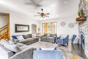 Living Room | 1st Floor | Fireplace | Electric Heating | Free WiFi
