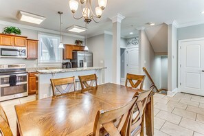 Kitchen & Dining Area | 2nd Floor | Keyless Entry