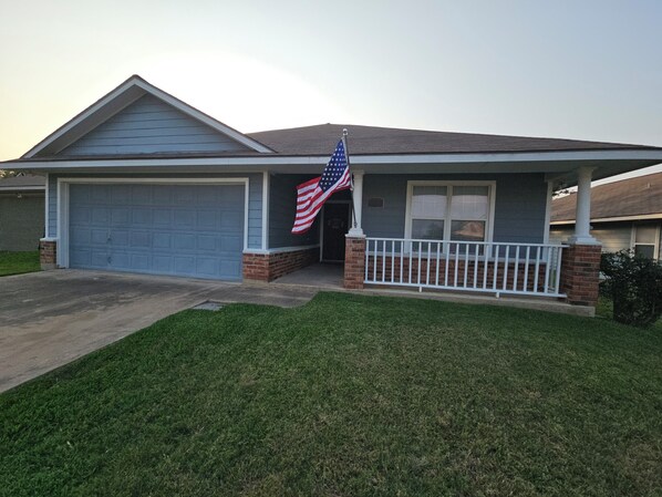 3 bedroom house in a quiet neighborhood. House is on a cul de sac