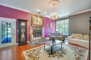 Living Room | Smart TV | Fireplace | Free WiFi | 1st Floor