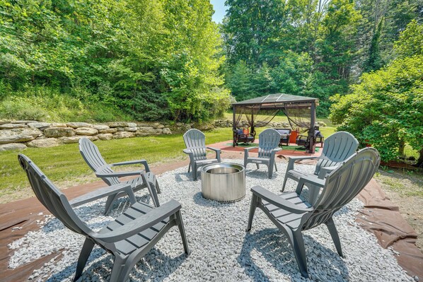 East Stroudsburg Vacation Rental | 4BR | 2.5BA | 4,547 Sq Ft | Stairs Required