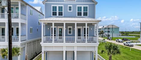Enjoy your beach getaway just blocks from the stunning Gulf shoreline!