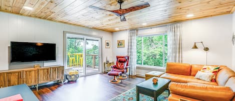 Franklin Vacation Rental | 2BR | 1.5BA | Stairs Required | 1,028 Sq Ft