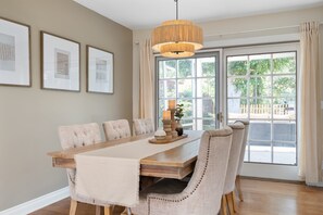 Dining Room: Large 6-seat dining table