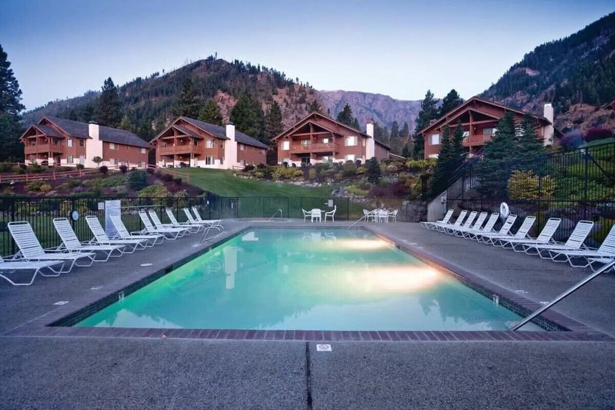Spring & Summer in Leavenworth! Pools, hot tub. Huge, view Spring & Summer in Leavenworth! Pools, hot tub. Huge, view