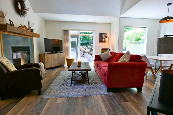 Pascal Townhome Photo 05 - Living room 3