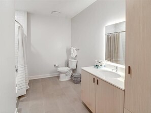 Navy Yard Washington 1 Bedroom Bathroom
