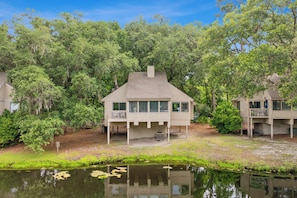 Welcome to 49 Night Heron, your ultimate retreat nestled within the serene Sea Pines Resort, right on the edge of a picturesque lagoon.
