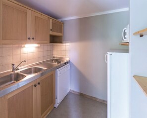 Make a delicious meal in the fully equipped kitchenette.