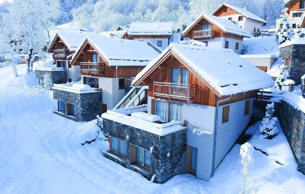 You will love to enjoy a relaxing vacation at this prime destination!