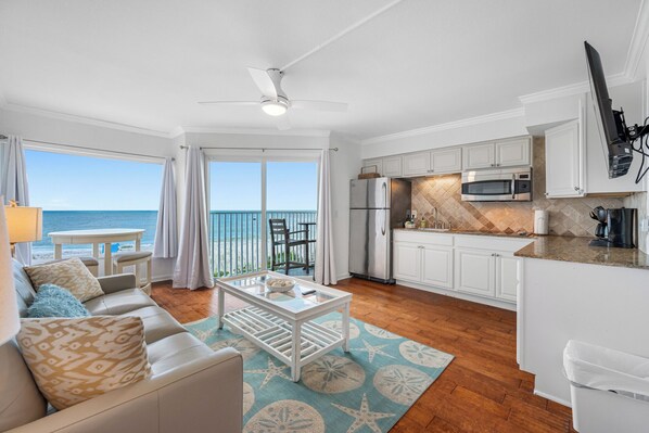 Open Livingroom with Amazing Views!