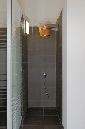 Salle De Bains, Design Intérieur, Sol, Sol, Plomberie, Composite, Luminaire Plomberie, Douche