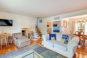 Living Room | Main Level | Free WiFi