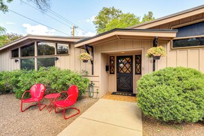 Exterior | Outdoor Seating