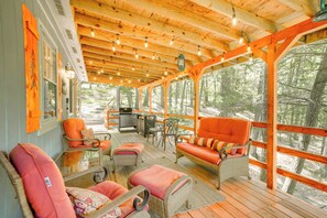 Covered Porch | Single-Story Cabin | Gas Grill (Propane Provided)