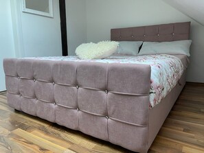 Schlafzimmer 2