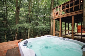 Welcome to the Art Lodge. Check out your Jacuzzi hot tub view of the forest! You can finally rest, relax, and recharge.