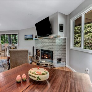 Upstairs - Great Room (7)