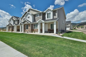 Bear Lake Escapes 214 - Corner unit! Grassy area on east and north sides of the townhome