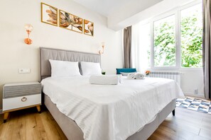 Wake up to natural light in this airy and well-decorated bedroom. The serene atmosphere and comfortable furnishings are perfect for a relaxing getaway. Book today for a peaceful escape!