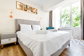 Wake up to natural light in this airy and well-decorated bedroom. The serene atmosphere and comfortable furnishings are perfect for a relaxing getaway. Book today for a peaceful escape!