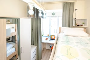 Stay productive in our stylish workspace, featuring a comfortable chair and plenty of natural light. Ideal for remote work or study! 🖥️ Book today and work in style!