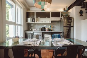 Bright and modern kitchen with a cozy dining area, perfect for enjoying meals with a view.