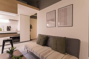 Relájate después de un día ajetreado en una sala de estar acogedora y cómoda