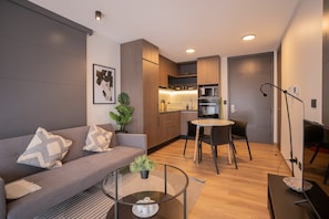 Cozy and modern living space with a sleek kitchen and inviting decor, perfect for a relaxing stay.
