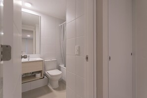 Baño en suite con bañera