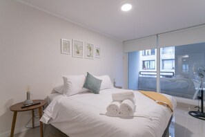 Dormitorio Principal con Cama Doble y Smart TV