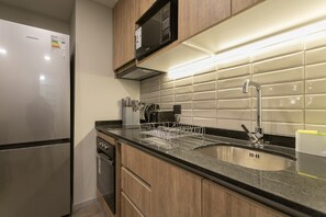 Sleek and modern kitchen with top-notch appliances, perfect for culinary enthusiasts.