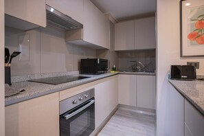 Amplia cocina/comedor