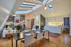 Salon avec coin repas