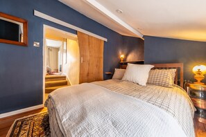 27 Sea Lane, Old Hunstanton: Master bedroom with 5' king-size bed