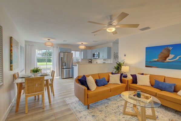 The condo was exactly as shown in the pictures. Everything is new and the place is spotless! Great staying at a condo where everything was well stocked!