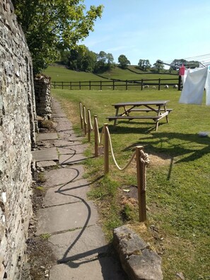 Pathway up the side of the cottage to Simonstone hall 