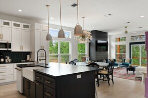 Open floor plan - kitchen, dining and living area