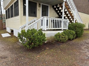 Bottom level- entrance