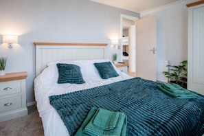 Swallow Lodge - 3 Bedroom Lodge - Wisemans Bridge (25331)