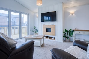 Swallow Lodge - 3 Bedroom Lodge - Wisemans Bridge (25348)