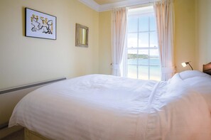 5 Belle Vue Court - 2 Bedroom Apartment - Tenby (20281)