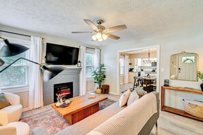 Living Room | Smart TV | Central A/C