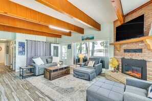 Living Room | Fireplace | Flat-Screen TV | Lake Views