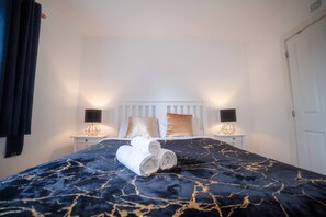 One Stop Short Lets Hatfield Double Bed