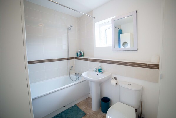 One Stop Short Lets Hatfield Bathroom