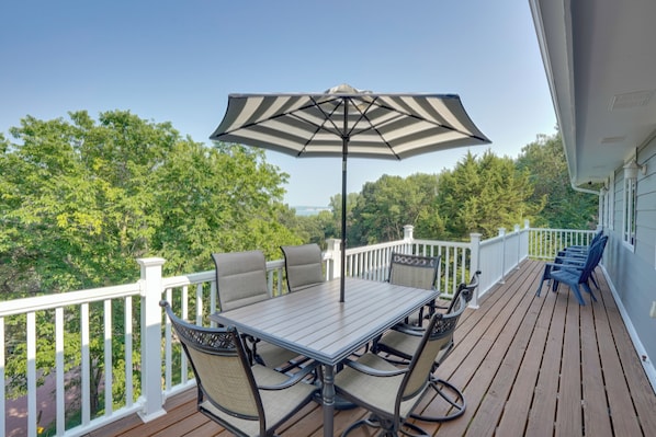 Yankton Vacation Rental | 4BR | 3BA | 2,300 Sq Ft | Stairs Required