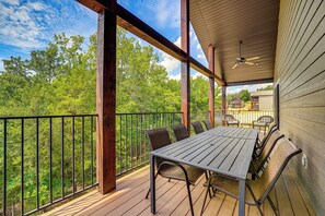 Upper Deck | Gas Grill | Dining Area